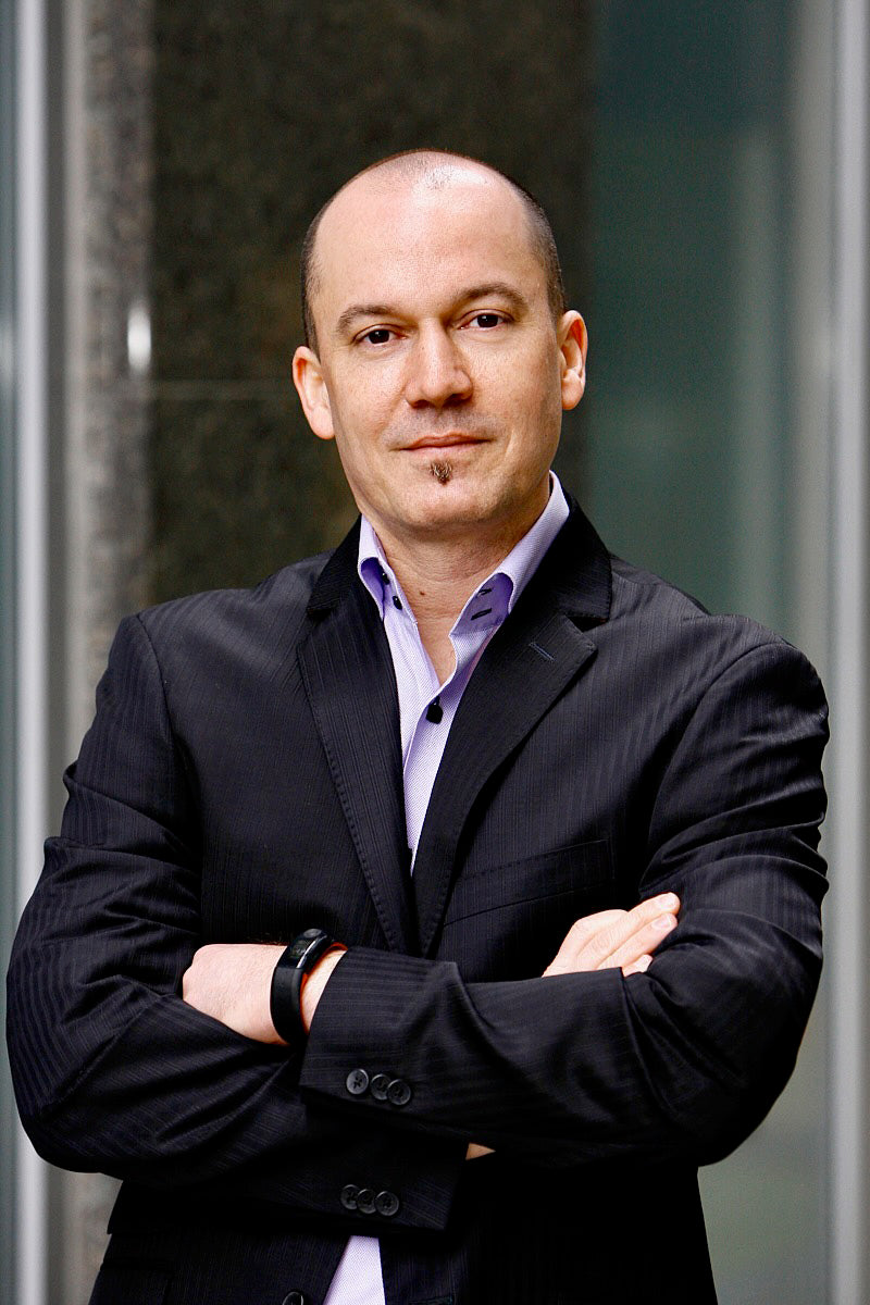 Dr. Amauri Caverson